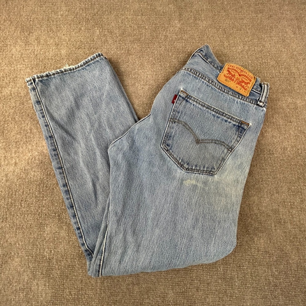 Levis 501 Jeans Mens 32x30 Blue Denim Distressed Mid Rise Straight Leg Cotton